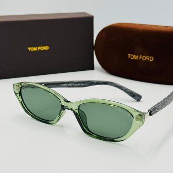 TOM FORD მზის სათვალე 2427