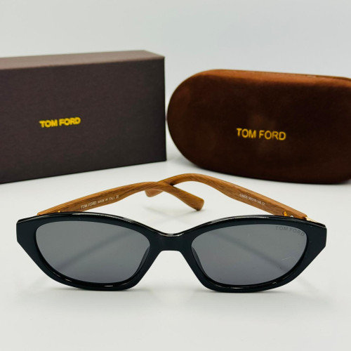 TOM FORD მზის სათვალე 2428