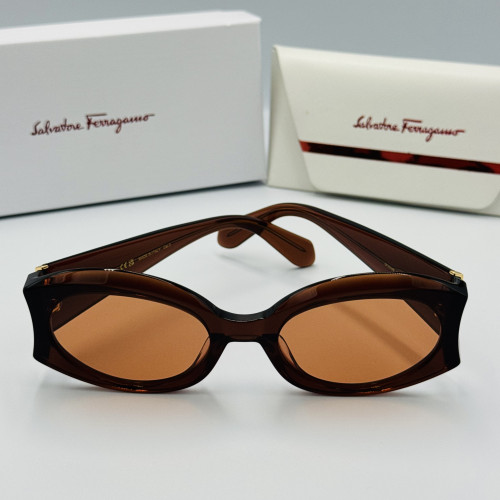 FERRAGAMO მზის სათვალე 2067