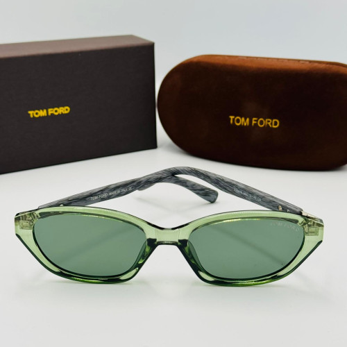 TOM FORD მზის სათვალე 2427