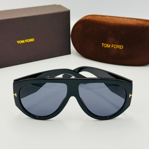 TOM FORD მზის სათვალე 2424